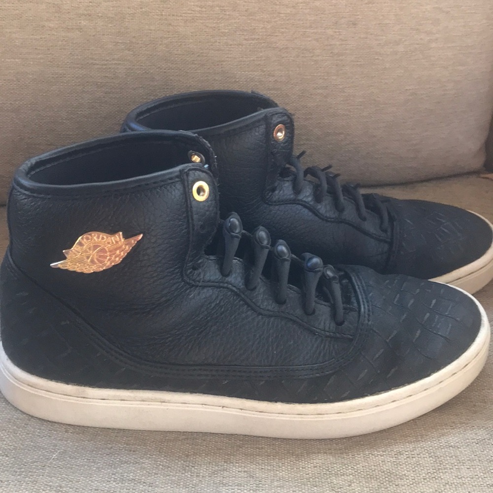 Boys Jordan tennis shoes